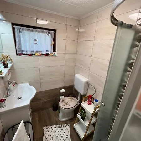 Fuege-fa-haz - Gergelyiugornya Apartment *
