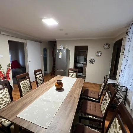 Fuege-fa-haz - Gergelyiugornya Apartment