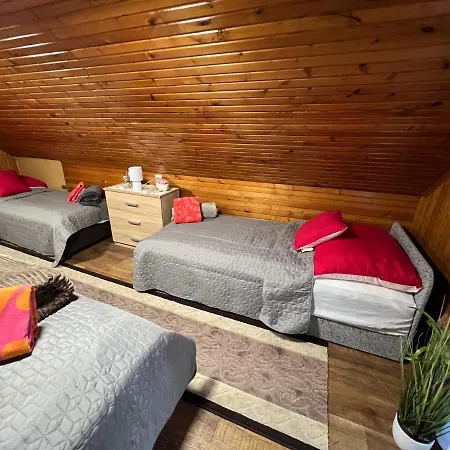 Fuege-fa-haz - Gergelyiugornya Apartment Vasarosnameny
